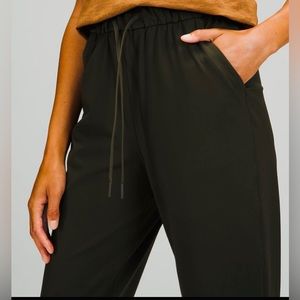 Lululemon Dark Green Jogger Size 6